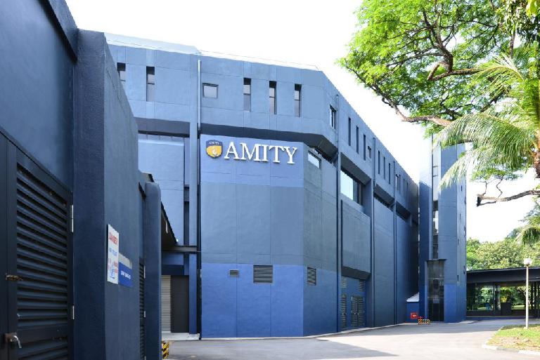 amity-global-institute-school-slide_index2