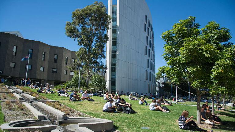 deakin-university-school-slide_index0