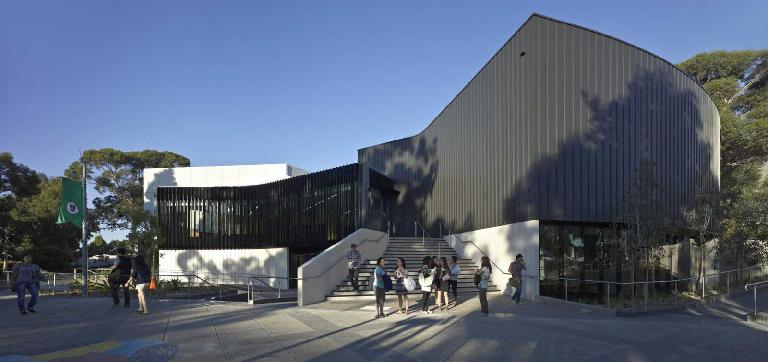 deakin-university-school-slide_index1