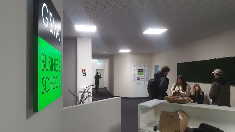 gisma-business-school-school-slide_index3