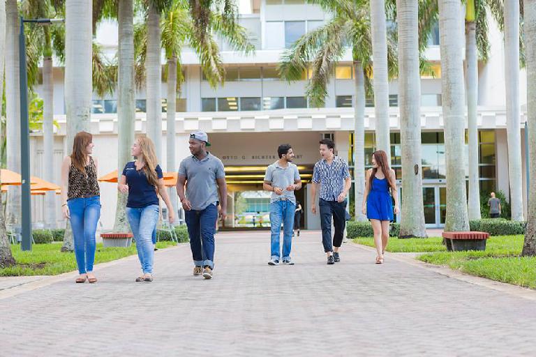 kaplan-international-english-miami-school-slide_index0