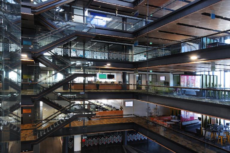 manukau-institute-of-technology-school-slide_index2