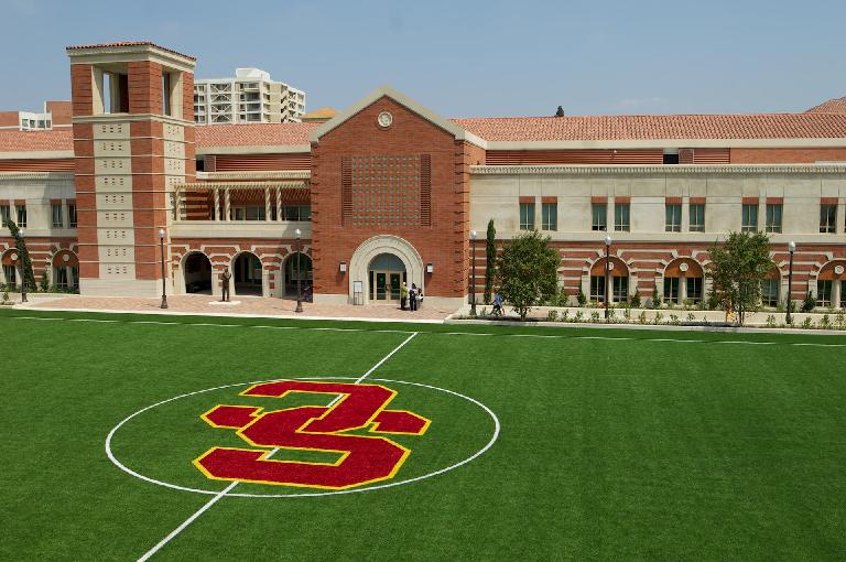the-university-of-southern-california-school-slide_index2