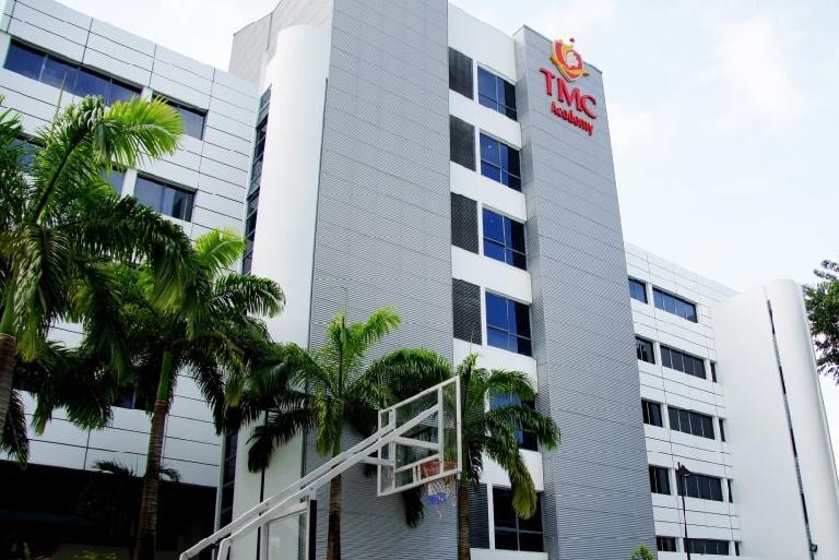 tmc-academy-school-slide_index4
